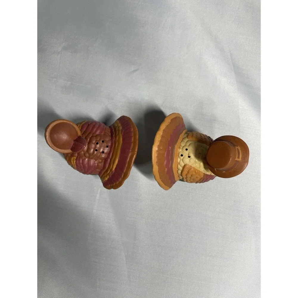 Avon Turkey  Twosome Salt & Pepper Shakers Plastic Thanksgiving Decor VTG